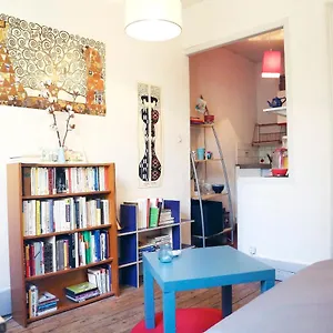 Charming Bright Near Montmartre Appartement