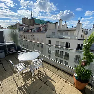 Tour Eiffel Studio Lumineux Avec Terrasse. Appartement